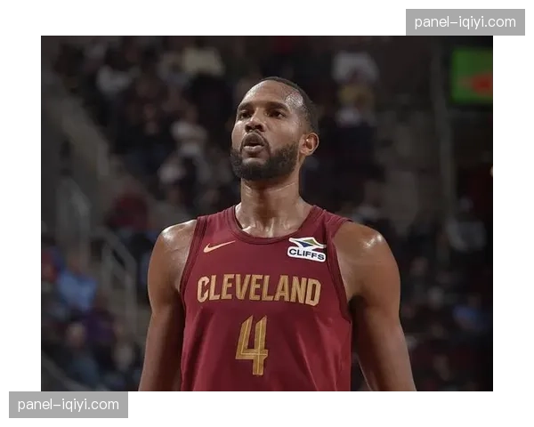 特写：莫布利封盖后快速出球，引领骑士完成一次经典的四秒反击