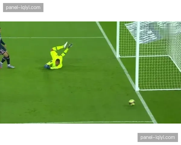 “半场观察：尼斯压迫强度下降，布雷斯特连续利用长传获得良机”